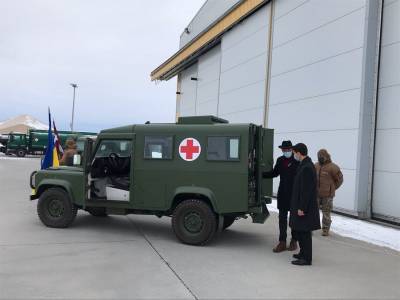 Артис Пабрикс - Латвия подарила Украине семь военно-медицинских машин - news.bigmir.net - Англия - Латвия - Ирландия