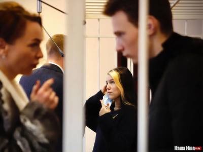 Александр Лукашенко - В Беларуси 18-летней митингующей дали два года колонии. Она написала "лошки" на щитах военных - gordonua.com - Белоруссия