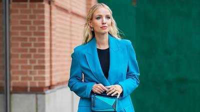 Как носить зимой все оттенки голубого: модные примеры от Леони Ханне - 24tv.ua