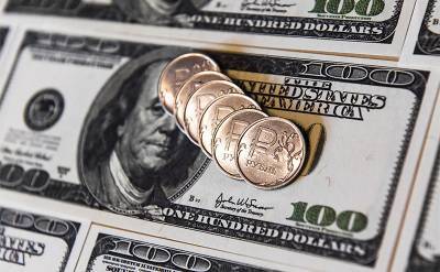 Джо Байден - Курс рубля рухнул под напором негатива - svpressa.ru - США