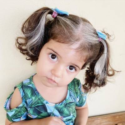 Шерлок Холмс - Девочка, которая родилась с седыми волосами, переодевается в диснеевских злодеев: чудесные фото - 24tv.ua - Бразилия