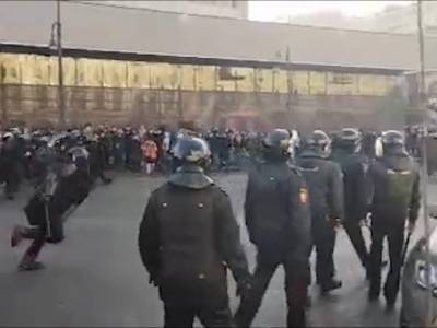 Алексей Навальный - Во Владивостоке ОМОН жестко разгоняет протестующих. Те отвечают кулаками - bloknot.ru - Хабаровск - Владивосток