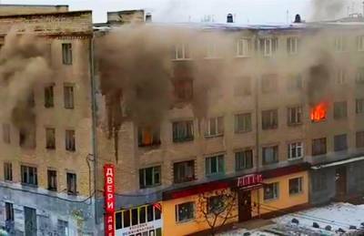 Пожар в общежитии Павлограда: спасатели болгаркой срезали двери - sharij.net - Павлоград