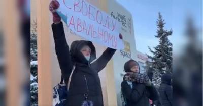 В акциях в поддержку Навального приняли участие больше 15 тысяч человек, к Москве стягивают бронетехнику - fakty.ua - Москва - Новосибирск - Париж - Барнаул - Улан-Удэ - Тель-Авив - Иркутск - Хабаровск - Нью-Йорк - Рим - Владивосток - Амстердам