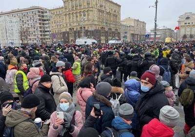 Алексей Навальный - Илья Варламов - На митинге в центре Москвы начались жесткие задержания - ya62.ru - Москва