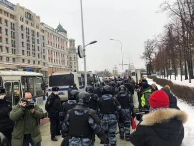 Илья Варламов - Полиция задерживает людей прямо у метро. Чем больше арестуют сейчас, тем меньше участников будет на несогласованной акции - argumenti.ru - Москва - Санкт-Петербург - Белоруссия