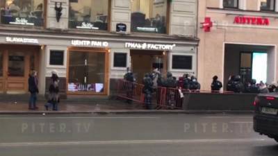 Невский проспект полностью перекрыли для пешеходов - piter.tv