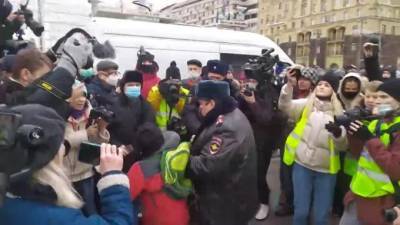 Алексей Навальный - Ольга Ярославская - В Москве выясняют подробности задержания подростка на незаконной акции - piter.tv - Москва