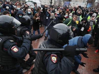 Любовь Соболь - Алексей Навальный - Митинги в поддержку Навального: в Москве задержали 60 человек, митингующие бросают бутылки - unn.com.ua - Москва - Россия - Киев