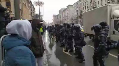 Алексей Навальный - В МВД заявили, что около 4 тысяч человек участвуют в незаконной акции в центре Москвы - piter.tv - Москва