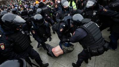 Полиция перекрыла Манежную, протестующие – Большую Дмитровку - vesti.ru - Москва