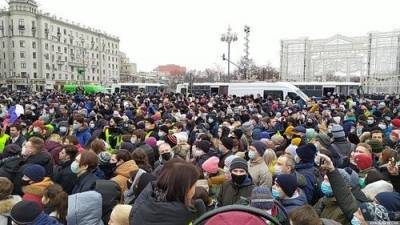 1090 человек задержаны на акциях протеста, 40 тысяч вышли на улицы только в Москве и сейчас толпа скандирует:«Свободу» - argumenti.ru - Москва - респ. Чечня