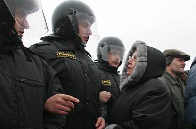 Александр Брод - Около 4 тысяч человек участвуют в незаконной акции в центре Москвы, заявили в МВД - pnp.ru - Москва