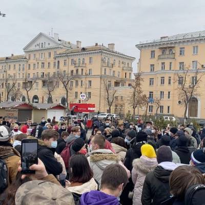 Алексей Навальный - В Астрахани в акции протеста приняли участие более 400 человек - astrakhanfm.ru - Астрахань - Астраханская обл.