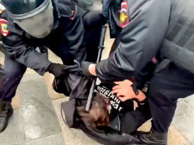 В России на митингах за Навального уже задержаны почти 1400 человек - lenta.ua - Москва - Россия - Киев - Санкт-Петербург - Лондон - Тель-Авив - Рим - Вена - Амстердам