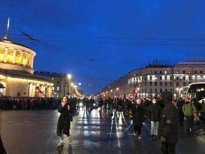 Тысячи протестующих добрались до площади Восстания, силовики начали стягивать все силы к Московскому вокзалу (видео) - rosbalt.ru