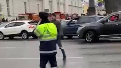 Удар в сотрудника ДТП во время протестов в Петербурге обернулся уголовным делом - piter.tv - Санкт-Петербург - Петербург