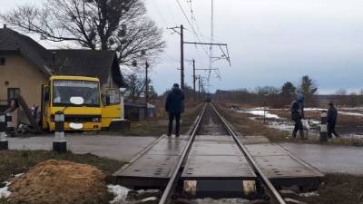 Один человек погиб при столкновении поезда и автобуса на Украине - russian.rt.com - Львовская обл. - район Усть-Лабинский