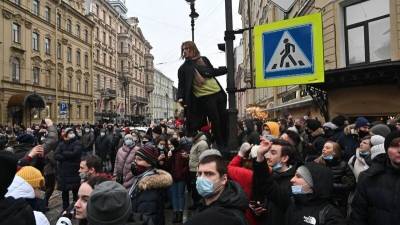 Дональд Трамп - Анатолий Вассерман - Джо Байден - Вассерман: Байден лицемерит, поддерживая протесты в РФ и осуждая их в США - polit.info - Россия - США - Новости
