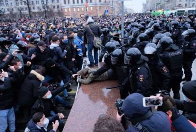 Алексей Навальный - Избитые активисты и журналисты, раненные полицейские и уголовные дела: как в России прошли акции протеста 23 января - bloknot.ru - Москва - Санкт-Петербург
