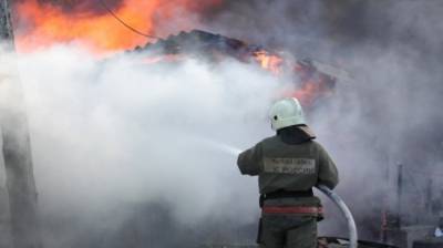 Склад с газовыми баллонами загорелся в Москве - newinform.com - Москва