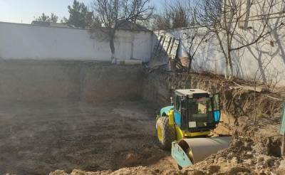 Стройку возле дома известного художника Павла Бенькова временно приостановили. Теперь будущее дома зависит от экспертов - podrobno.uz - Узбекистан - Ташкент
