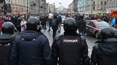 Алексей Навальный - Правоохранители изучат видео удара ногой в живот женщине в Петербурге - nation-news.ru - Санкт-Петербург