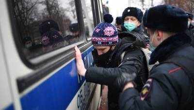 Ольга Ярославская - В Москве возбуждено уголовное дело о повреждении машины ФСБ на несогласованной акции - gazeta.ru - Москва