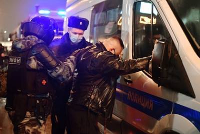 Раскрыто число пострадавших в стычках с полицией и ОМОН в Москве - lenta.ru - Москва