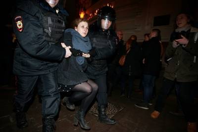 Марья Алехина - Людмила Штейн - Участниц Pussy Riot арестовали после наезда на полицейского в Москве - lenta.ru - Москва