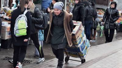 Украинские пенсионеры вынуждены выживать за счет бесплатной еды - politros.com