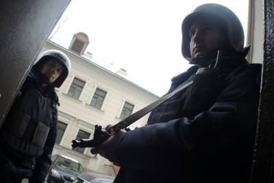 Александр Хинштейн - Росгвардейца уволят за насмешку над пострадавшей на митинге петербурженкой - mk.ru - Москва - Санкт-Петербург