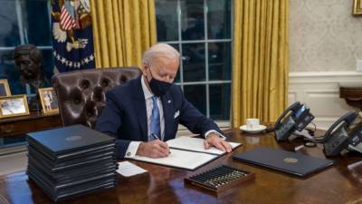 Дональд Трамп - Джо Байден - Байден запретит въезд в США для недавно посещавших ЮАР иностранцев - politros.com - США - Англия - Бразилия - Ирландия - Юар - Запрет