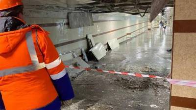 Часть потолка провисла в переходе у метро «Комсомольская» в Москве - iz.ru - Москва