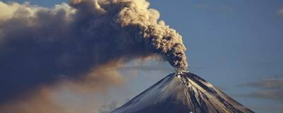 На Камчатке вулкан Ключевской выбросил пепел на 7,5 км - runews24.ru - Камчатский край - район Усть-Камчатский
