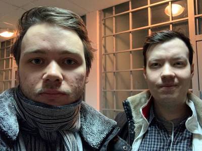 Алексей Навальный - Двоих тюменских активистов, задержанных за призывы на митинг 23 января, повезли в суд - znak.com - Тюмень