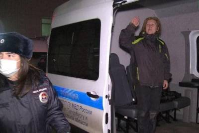 Маргарита Юдина - Адвокат призвал возбудить уголовное дело в отношении силовика, ударившего женщину на акции в Петербурге - govoritmoskva.ru - Москва - Санкт-Петербург