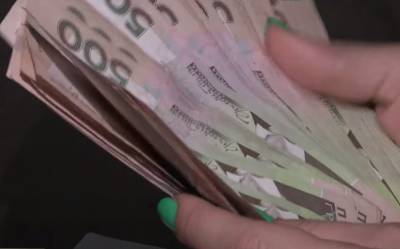 "Потяжелеют" на 800 гривен: одной из категорий украинцев пересчитали зарплаты – кому повезло - ukrainianwall.com