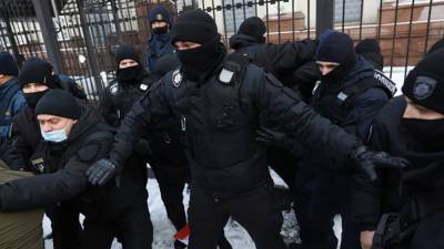 Владимир Зеленский - Толкотня под Офисом Президента: в Украине возобновились тарифные протесты – фото, видео - 24tv.ua - Киев - Львов - Житомирская обл. - Полтавская обл. - Херсонская обл. - Черновцы - Новости - Тарифы