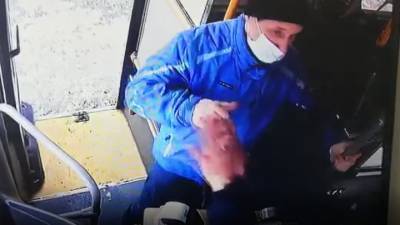 Камчатский автопарк разыскивает пассажира, избившего водителя из-за маски - vesti.ru - Петропавловск-Камчатский