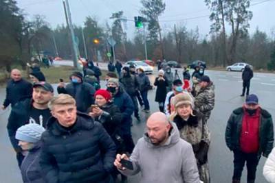 Владимир Зеленский - Участники «тарифного майдана» осадили госдачу Зеленского - lenta.ru - Киев - ЛНР - Харьков - Херсонская обл.