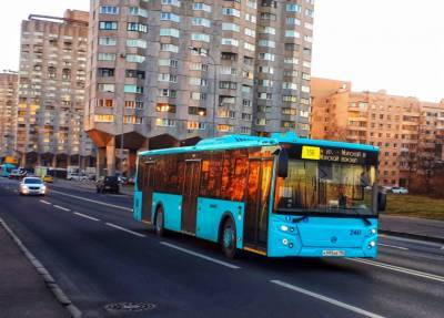 Александр Беглов - В этом году Смольный закупит более полусотни новых автобусов - abnews.ru - Санкт-Петербург