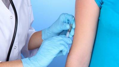 Арег Тотолян - Эпидемиолог оценил риск вакцинации для бессимптомных носителей COVID-19 - 5-tv.ru