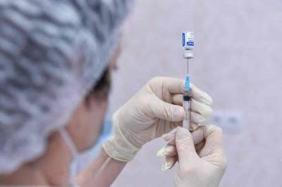 Арег Тотолян - Академик заявил вакцинация от коронавируса не опасна для бессимптомных больных - live24.ru - Москва