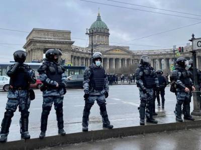 Алексей Навальный - Владимир Соловьев - Соловьев назвал провокацией инцидент в Петербурге, где женщину пнул в живот омоновец - rosbalt.ru - Санкт-Петербург