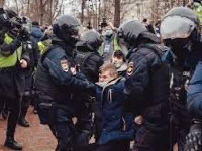 Алексей Навальный - В полиции и спецприемниках Москвы не хватает места для арестованных за митинг 23 января - kasparov.ru - Москва