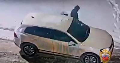 В Москве мужчина угнал незапертую машину и попал на видео - moslenta.ru - Москва - Московская обл.
