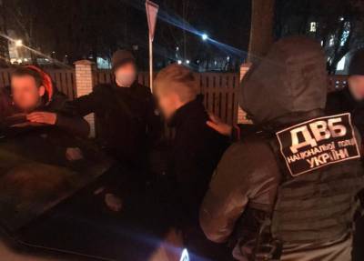 На Черниговщине двое полицейских торговли наркотиками - news.bigmir.net - Киев - Черниговская обл. - Торговля