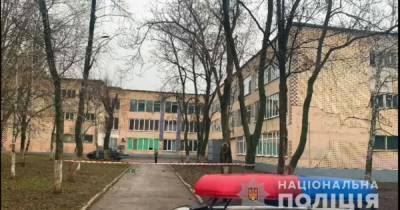 Эвакуировали более тысячи человек: в Одессе в школе ищут взрывчатку (фото) - tsn.ua - Одесса - Одесская обл.