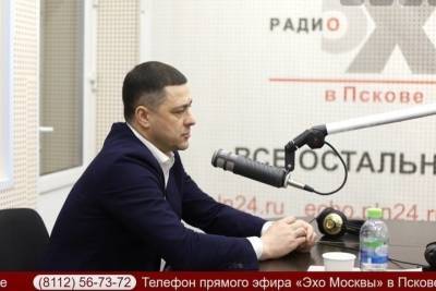Алексей Навальный - Михаил Ведерников - Михаил Ведерников о несанкционированном митинге в Пскове: Посмотрите видео, было 250-300 человек - mk-pskov.ru - Москва - Псков
